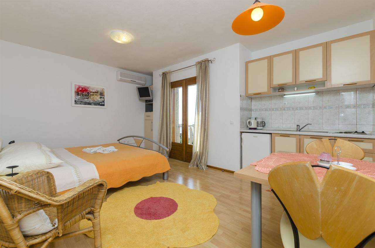 Apartments And Rooms Lea Bol Dış mekan fotoğraf