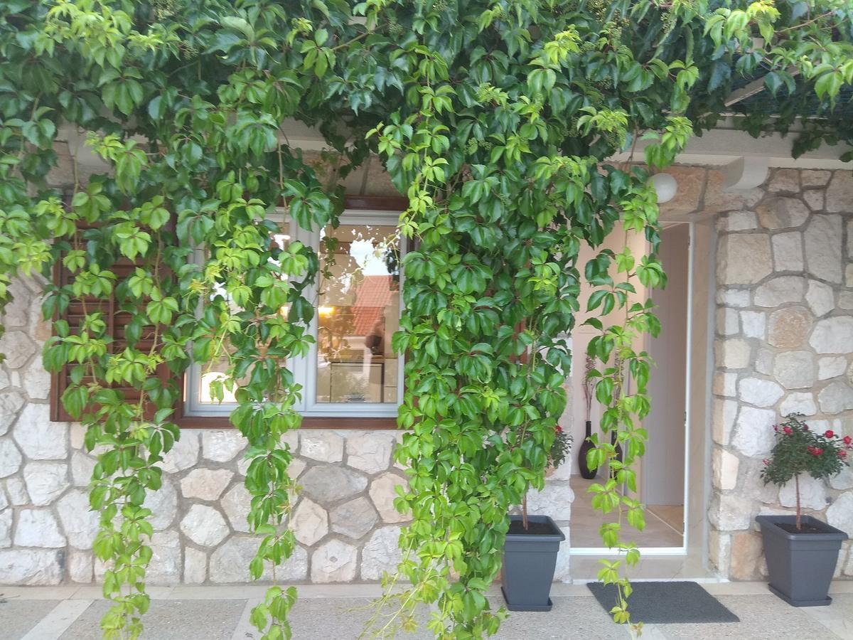 Apartments And Rooms Lea Bol Dış mekan fotoğraf